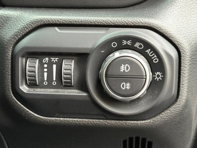 フォーシーズンズが誇る充実のラインナップと経験！あなたの素敵なカーライフを全力でバックアップいたします。お気軽になんでもご相談ください！ＴＥＬ：００７８−６０４４−２３１０