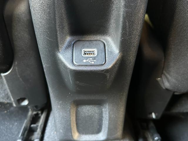 ジープ・レネゲード ロンジチュード　ＡｐｐｌｅＣａｒＰｌａｙ　Ｂｌｕｅｔｏｏｔｈ　ｂｅａｔｓオーディオＥＴＣ　クル－ズコントロール　バックカメラ　リアトラフィックモニター　ブラインドスポットモニタ－　衝突被害軽減ブレーキ　認定中古車保証（37枚目）