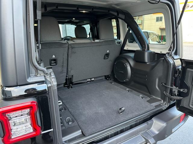 ジープ・ラングラーアンリミテッド スポーツ 現行モデル 12.3インチモニター AppleCarPlay Bluetooth 純正ナビゲーション LEDライト 前面衝突警報 ACC フロントカメラ バックカメラ ワンオーナー 認定中古車保証付き(11枚目)