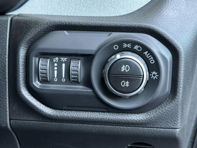 ジープ・ラングラーアンリミテッド スポーツ 現行モデル 12.3インチモニター AppleCarPlay Bluetooth 純正ナビゲーション LEDライト 前面衝突警報 ACC フロントカメラ バックカメラ ワンオーナー 認定中古車保証付き(33枚目)