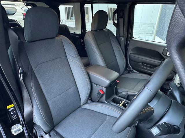 ジープ・ラングラーアンリミテッド スポーツ 現行モデル 12.3インチモニター AppleCarPlay Bluetooth 純正ナビゲーション LEDライト 前面衝突警報 ACC フロントカメラ バックカメラ ワンオーナー 認定中古車保証付き(57枚目)