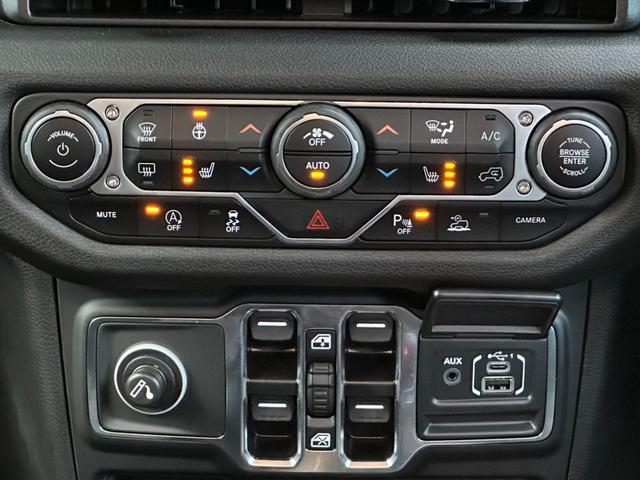 ジープ・ラングラーアンリミテッド スポーツ 現行モデル 12.3インチモニター AppleCarPlay Bluetooth 純正ナビゲーション LEDライト 前面衝突警報 ACC フロントカメラ バックカメラ ワンオーナー 認定中古車保証付き(66枚目)