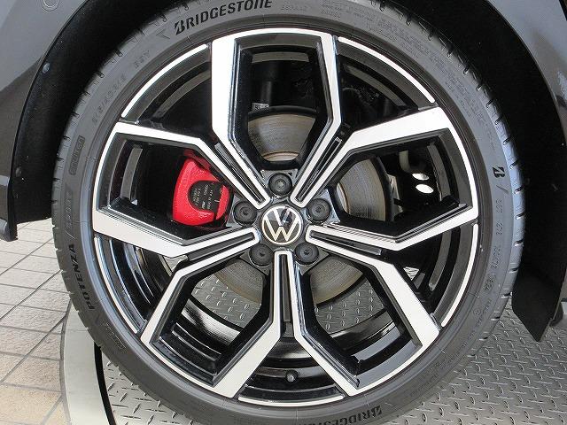ポロGTI ベースグレード IQライト レーンチェンジアシスト ABS ブレーキアシスト 18インチアルミホイール レザーシート 純正ナビ ブラインドスッポトライト(2枚目)