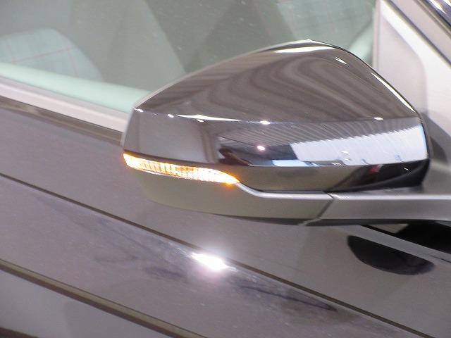 ポロGTI ベースグレード IQライト レーンチェンジアシスト ABS ブレーキアシスト 18インチアルミホイール レザーシート 純正ナビ ブラインドスッポトライト(3枚目)