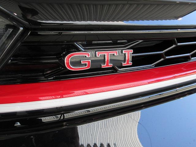 ポロGTI ベースグレード IQライト レーンチェンジアシスト ABS ブレーキアシスト 18インチアルミホイール レザーシート 純正ナビ ブラインドスッポトライト(5枚目)