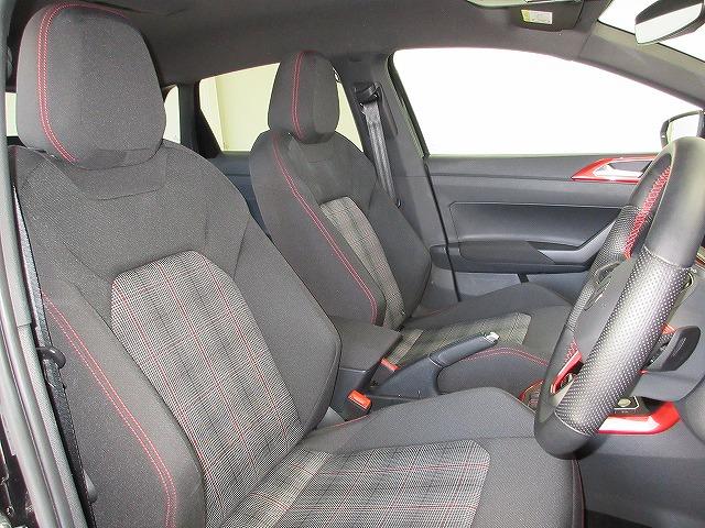 ポロGTI ベースグレード IQライト レーンチェンジアシスト ABS ブレーキアシスト 18インチアルミホイール レザーシート 純正ナビ ブラインドスッポトライト(10枚目)