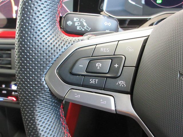 ポロGTI ベースグレード IQライト レーンチェンジアシスト ABS ブレーキアシスト 18インチアルミホイール レザーシート 純正ナビ ブラインドスッポトライト(16枚目)
