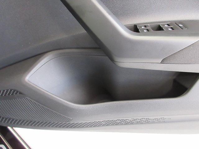 ポロGTI ベースグレード IQライト レーンチェンジアシスト ABS ブレーキアシスト 18インチアルミホイール レザーシート 純正ナビ ブラインドスッポトライト(24枚目)