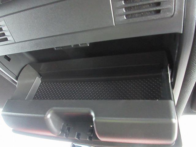 ポロGTI ベースグレード IQライト レーンチェンジアシスト ABS ブレーキアシスト 18インチアルミホイール レザーシート 純正ナビ ブラインドスッポトライト(26枚目)