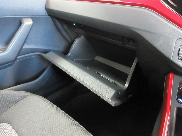 ポロGTI ベースグレード IQライト レーンチェンジアシスト ABS ブレーキアシスト 18インチアルミホイール レザーシート 純正ナビ ブラインドスッポトライト(28枚目)