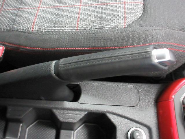 ポロGTI ベースグレード IQライト レーンチェンジアシスト ABS ブレーキアシスト 18インチアルミホイール レザーシート 純正ナビ ブラインドスッポトライト(31枚目)