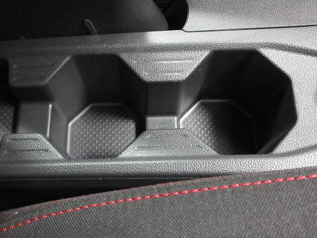 ポロGTI ベースグレード IQライト レーンチェンジアシスト ABS ブレーキアシスト 18インチアルミホイール レザーシート 純正ナビ ブラインドスッポトライト(32枚目)