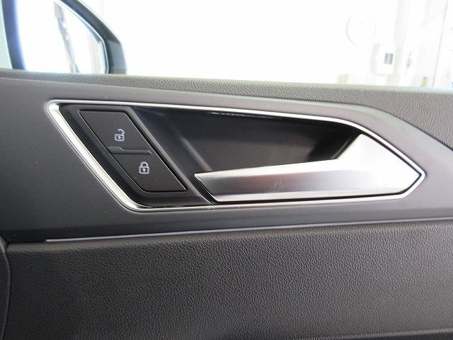 ポロ TSI Rライン LEDヘッドライト IQライト レーンキープアシスト 後方死角検知機能 Discoverパッケージ 17インチアルミホイール トラベルアシスト スマートキー(16枚目)