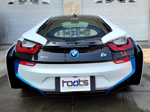 ｉ８ ベースグレード　ベースグレード（４名）　ピュアインパルスＰＫＧ　ｉブルーアクセント　左Ｈ　ディーラー点検記録簿　３６０°カメラ　２０インチアルミ　ブラックハイグロスキャリパー　ハーマンカードン　ＥＴＣ（6枚目）