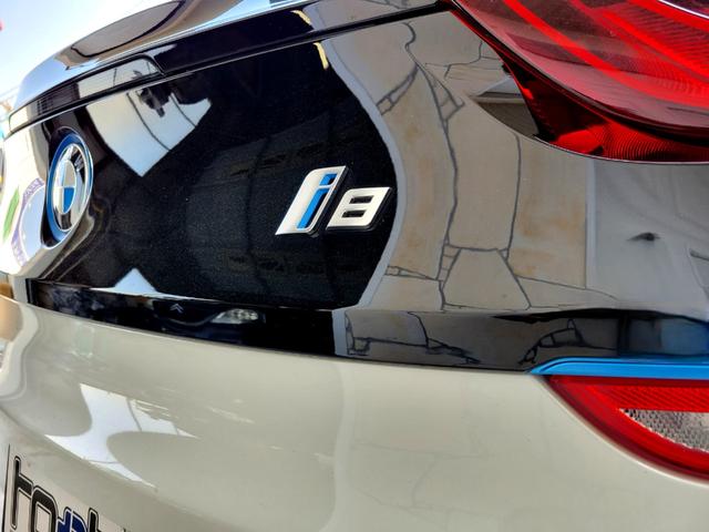 ｉ８ ベースグレード　ベースグレード（４名）　ピュアインパルスＰＫＧ　ｉブルーアクセント　左Ｈ　ディーラー点検記録簿　３６０°カメラ　２０インチアルミ　ブラックハイグロスキャリパー　ハーマンカードン　ＥＴＣ（17枚目）