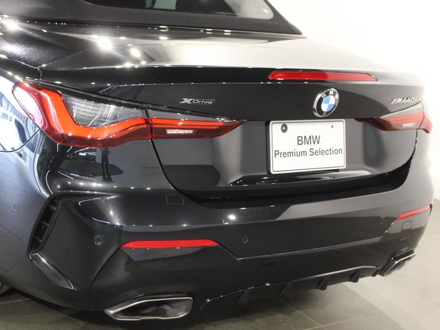 4シリーズ M440i xDriveカブリオレ 認定中古車/ブラックサファイア/レッドレザー/19インチ純正アロイホイール/フロントパワーシート/アクティブクルーズコントロール/被害軽減ブレーキ/全方位カメラ/ETC内蔵ミラー/電動ソフトトップ(19枚目)