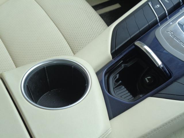 パナメーラ ベースグレード ホワイトレザー 後期モデル 19インチAW 純正ナビ バックカメラ シートヒーター CD DVD Bluetooth接続(23枚目)