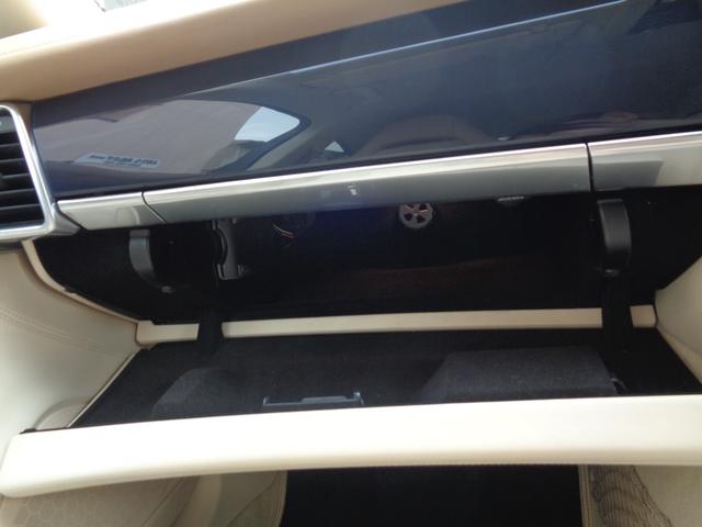 パナメーラ ベースグレード ホワイトレザー 後期モデル 19インチAW 純正ナビ バックカメラ シートヒーター CD DVD Bluetooth接続(25枚目)