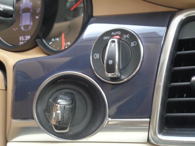 パナメーラ ベースグレード ホワイトレザー 後期モデル 19インチAW 純正ナビ バックカメラ シートヒーター CD DVD Bluetooth接続(27枚目)