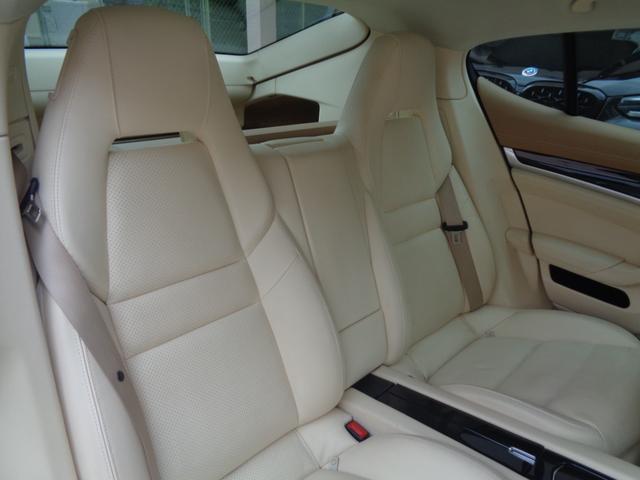 パナメーラ ベースグレード ホワイトレザー 後期モデル 19インチAW 純正ナビ バックカメラ シートヒーター CD DVD Bluetooth接続(31枚目)