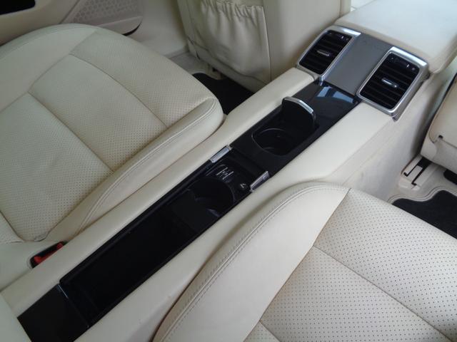 パナメーラ ベースグレード ホワイトレザー 後期モデル 19インチAW 純正ナビ バックカメラ シートヒーター CD DVD Bluetooth接続(33枚目)