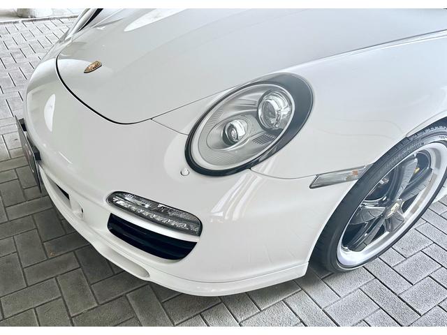 　９９７　スピードスター／世界限定３５６台／新車並行／ＢＯＳＥサラウンドサウンドシステム／Ｓｐｅｅｄｓｔｅｒ専用インテリア／オールレザーインテリア／チェッカーフラッグデザインシート／正規ディーラー記録簿(18枚目)