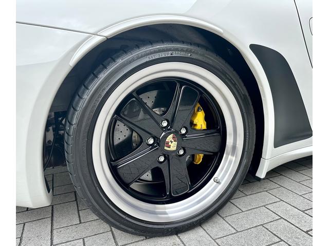 ９１１ 　９９７　スピードスター／世界限定３５６台／新車並行／ＢＯＳＥサラウンドサウンドシステム／Ｓｐｅｅｄｓｔｅｒ専用インテリア／オールレザーインテリア／チェッカーフラッグデザインシート／正規ディーラー記録簿（23枚目）