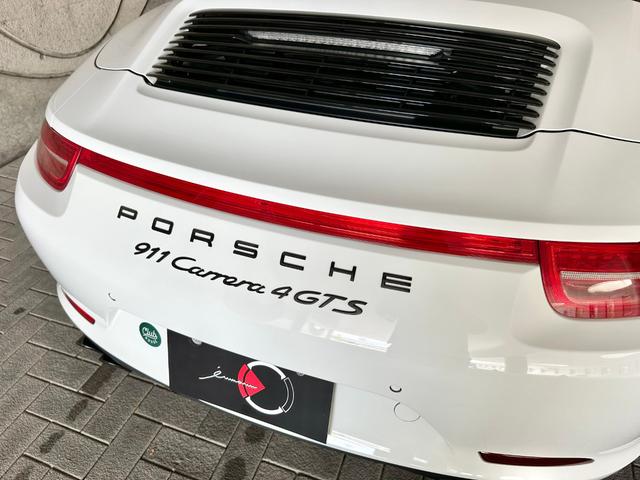 ９１１カレラ４ＧＴＳ　カブリオレ　ワンオーナー／スポーツクロノパッケージ／カーボンインテリアパッケージ／スポーツエグゾースト／ＰＡＳＭ／スポーツステアリング／スポーツシートプラス／ＢＯＳＥサウンドシステム／シートヒーター／バックカメラ(9枚目)