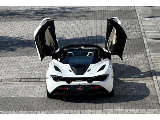 720Sスパイダー ベースグレード ラグジュアリー/カーボンプレーキ/Bowers& Wilkins/フロントリフター/カーボンインテリア(センター・メーターカバー・ステアリング)/Bカメラ/前後ソナー/電動シート/ソフトクローズドア(9枚目)