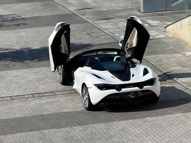 720Sスパイダー ベースグレード ラグジュアリー/カーボンプレーキ/Bowers& Wilkins/フロントリフター/カーボンインテリア(センター・メーターカバー・ステアリング)/Bカメラ/前後ソナー/電動シート/ソフトクローズドア(10枚目)