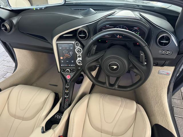 720Sスパイダー ベースグレード ラグジュアリー/カーボンプレーキ/Bowers& Wilkins/フロントリフター/カーボンインテリア(センター・メーターカバー・ステアリング)/Bカメラ/前後ソナー/電動シート/ソフトクローズドア(11枚目)