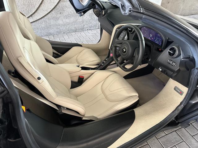 720Sスパイダー ベースグレード ラグジュアリー/カーボンプレーキ/Bowers& Wilkins/フロントリフター/カーボンインテリア(センター・メーターカバー・ステアリング)/Bカメラ/前後ソナー/電動シート/ソフトクローズドア(12枚目)