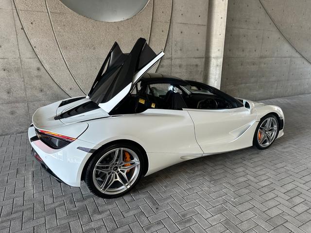 720Sスパイダー ベースグレード ラグジュアリー/カーボンプレーキ/Bowers& Wilkins/フロントリフター/カーボンインテリア(センター・メーターカバー・ステアリング)/Bカメラ/前後ソナー/電動シート/ソフトクローズドア(17枚目)