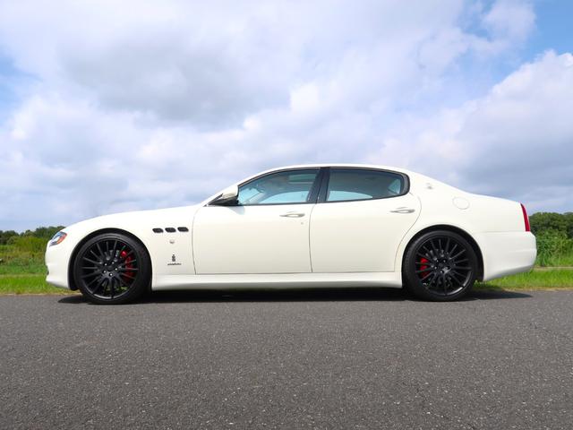 クアトロポルテ スポーツGT S 正規D車/クオイオレザー/サンルーフ/左H/アルカンタラインテリア/アルカンタラステアリング&シフト/20inマルチトライデントアロイホイール/BOSE/全席シートH/メモリー付パワーシート/ETC(3枚目)