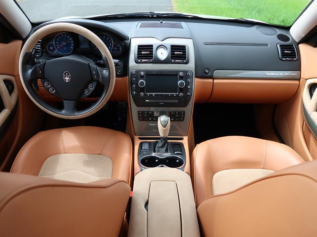 クアトロポルテ スポーツGT S 正規D車/クオイオレザー/サンルーフ/左H/アルカンタラインテリア/アルカンタラステアリング&シフト/20inマルチトライデントアロイホイール/BOSE/全席シートH/メモリー付パワーシート/ETC(8枚目)