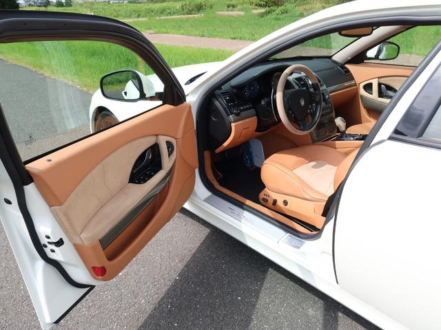 クアトロポルテ スポーツGT S 正規D車/クオイオレザー/サンルーフ/左H/アルカンタラインテリア/アルカンタラステアリング&シフト/20inマルチトライデントアロイホイール/BOSE/全席シートH/メモリー付パワーシート/ETC(9枚目)