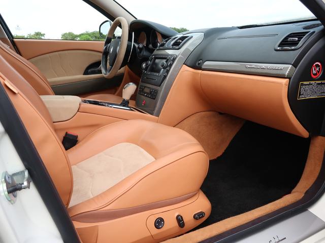 クアトロポルテ スポーツGT S 正規D車/クオイオレザー/サンルーフ/左H/アルカンタラインテリア/アルカンタラステアリング&シフト/20inマルチトライデントアロイホイール/BOSE/全席シートH/メモリー付パワーシート/ETC(13枚目)