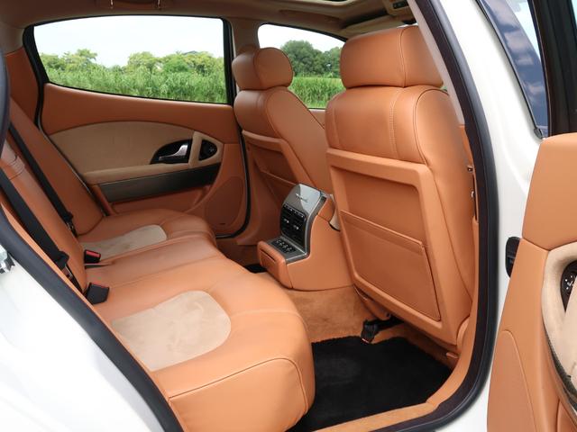 クアトロポルテ スポーツGT S 正規D車/クオイオレザー/サンルーフ/左H/アルカンタラインテリア/アルカンタラステアリング&シフト/20inマルチトライデントアロイホイール/BOSE/全席シートH/メモリー付パワーシート/ETC(15枚目)