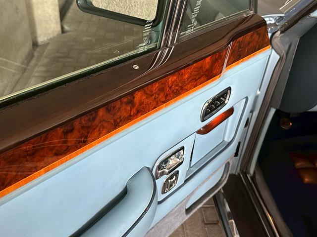 コーニッシュ ベースグレード ワンオーナー/品川33ナンバー/フルオリジナル/V8/コーンズ正規ディーラー車/ETC/バックカメラ(4枚目)