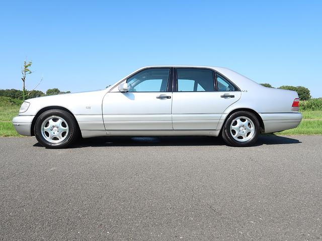 Ｓクラス Ｓ６００Ｌ　Ｗ１４０最終期モデル／正規Ｄ車／記録簿／純正ＣＤナビゲーション／サンルーフ／全席シートヒーター／リアウィンドウ電動シェード／クルーズコントロール／キーレス／コーナーセンサー／純正アルミホイール／（6枚目）