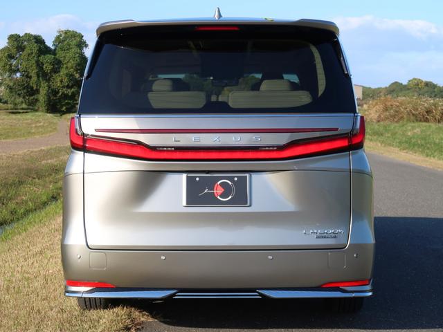 LM LM500h バージョンL 1オナ/ソリスホワイトインテリア/モデリスタエアロ(F.S.R)/純正ドラレコ(前後方)/Dインナーミラー/マークレビンソン/14インチリアエンター/ユニバーサルステップ/カラーHUB/19in純正(7枚目)