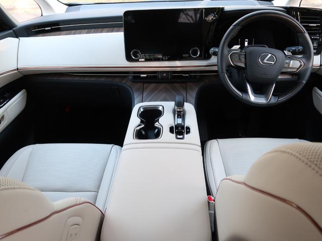 LM LM500h バージョンL 1オナ/ソリスホワイトインテリア/モデリスタエアロ(F.S.R)/純正ドラレコ(前後方)/Dインナーミラー/マークレビンソン/14インチリアエンター/ユニバーサルステップ/カラーHUB/19in純正(15枚目)