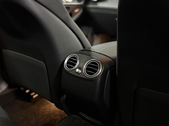 ＧＬＣ ＧＬＣ２５０　４マチックスポーツ（本革仕様）　オブシディアンブラック（メタリック）（18枚目）