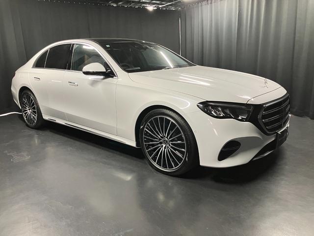 Eクラス E200 エディションエクスクルーシブ 日本限定150台オパリスホワイト・トンガブラウンレザーシートMBUXスーパースクリーン・ボンネットマスコット・前席ベンチレーター(4枚目)