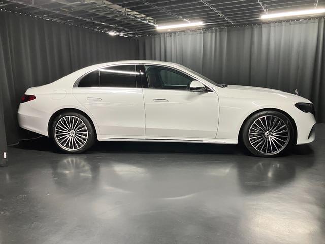 Eクラス E200 エディションエクスクルーシブ 日本限定150台オパリスホワイト・トンガブラウンレザーシートMBUXスーパースクリーン・ボンネットマスコット・前席ベンチレーター(5枚目)