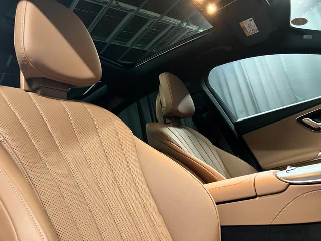 Eクラス E200 エディションエクスクルーシブ 日本限定150台オパリスホワイト・トンガブラウンレザーシートMBUXスーパースクリーン・ボンネットマスコット・前席ベンチレーター(7枚目)