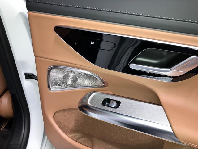 Eクラス E200 エディションエクスクルーシブ 日本限定150台オパリスホワイト・トンガブラウンレザーシートMBUXスーパースクリーン・ボンネットマスコット・前席ベンチレーター(11枚目)