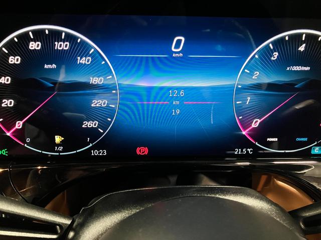 Eクラス E200 エディションエクスクルーシブ 日本限定150台オパリスホワイト・トンガブラウンレザーシートMBUXスーパースクリーン・ボンネットマスコット・前席ベンチレーター(16枚目)