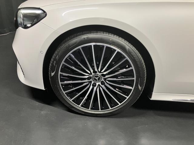 Eクラス E200 エディションエクスクルーシブ 日本限定150台オパリスホワイト・トンガブラウンレザーシートMBUXスーパースクリーン・ボンネットマスコット・前席ベンチレーター(23枚目)
