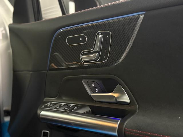 メモリー付きパワーシート＆シートヒーターついてます。